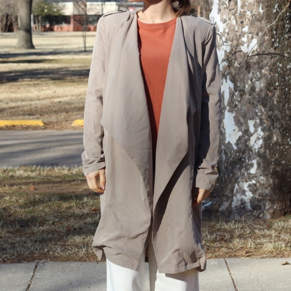 tan light trench
